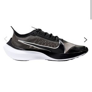 *Brand New* Nike Zoom Gravity Sneakers size 7 womens
